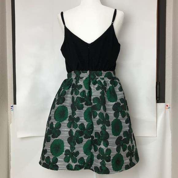 Doe & Rae Floral Print V Neck Dress - Picture 4 of 8